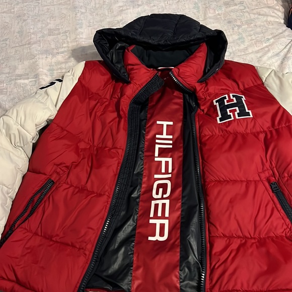 3 color Red White and Navy Blue Tommy Hilfiger jacket - Picture 6 of 6